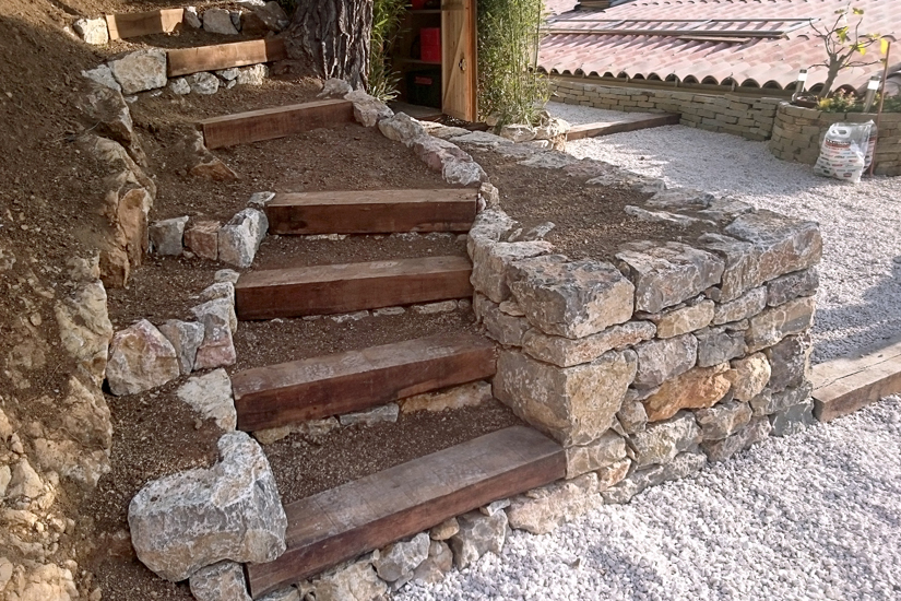 escalier exterieur en pierre